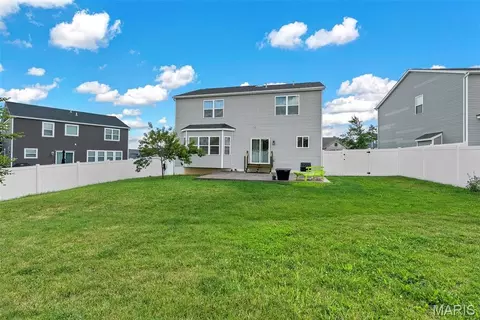 Exterior - 225 Thorn Brook Dr, O'fallon, MO 63366 photo 5 of 9
