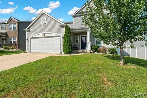 Exterior - 225 Thorn Brook Dr, O'fallon, MO 63366 photo 2 of 9