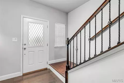 Entry Way - 225 Thorn Brook Dr, O'fallon, MO 63366 photo 2 of 4