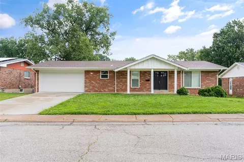 8033 Amherst Ave, University City, MO 63130