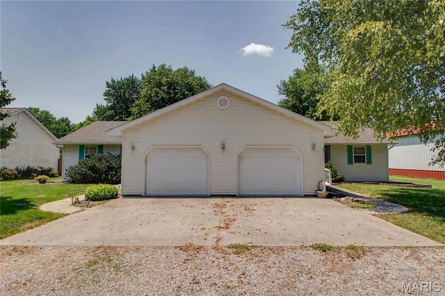 405-407 N Shady Ln, Girard, IL 62640