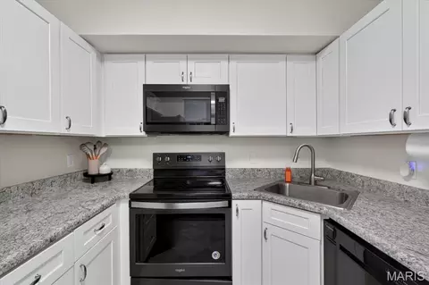 Kitchen - 1663 E Swan Cir, Saint Louis, MO 63144 photo 1 of 2