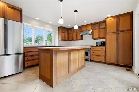 Kitchen - 200 Brookside Ln, Ballwin, MO 63021 photo 2 of 3