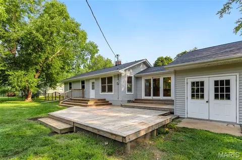 Exterior - 200 Brookside Ln, Ballwin, MO 63021 photo 4 of 7