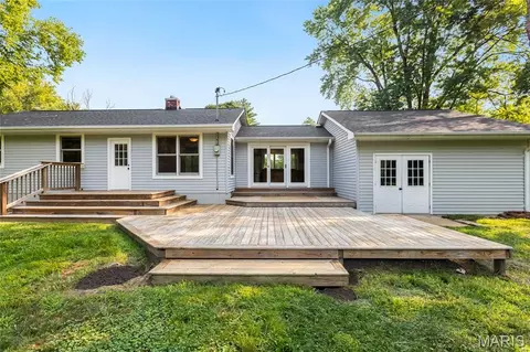 Exterior - 200 Brookside Ln, Ballwin, MO 63021 photo 3 of 7