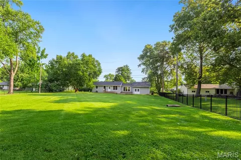 Exterior - 200 Brookside Ln, Ballwin, MO 63021 photo 5 of 7