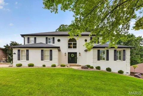 210 S Fairway Dr, Belleville, IL 62223