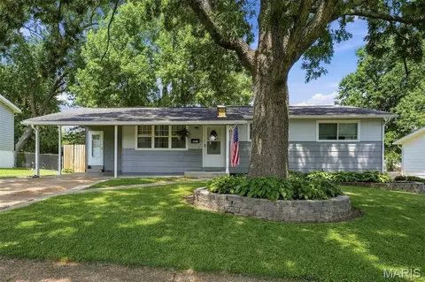 1375 Tahoe Dr, Florissant, MO 63031