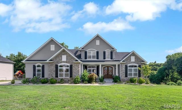 2922 Christopher Dr, Saint Louis, MO 63129