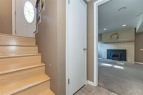 Entry Way - 2120 Devonshire Dr, Imperial, MO 63052 photo 2 of 2