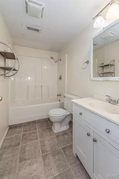 Bath - 2120 Devonshire Dr, Imperial, MO 63052 photo 2 of 2