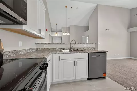 Kitchen - 4301 Spring Creek Ln, O'fallon, MO 63368 photo 4 of 5