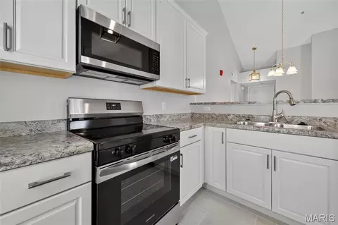 Kitchen - 4301 Spring Creek Ln, O'fallon, MO 63368 photo 3 of 5