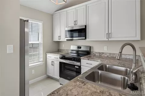 Kitchen - 4301 Spring Creek Ln, O'fallon, MO 63368 photo 5 of 5