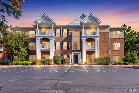 13101 Mill Crossing Ct #201, Creve Coeur, MO 63141