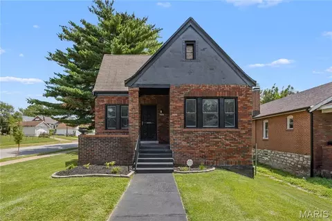 8578 Drury Ln, Saint Louis, MO 63147