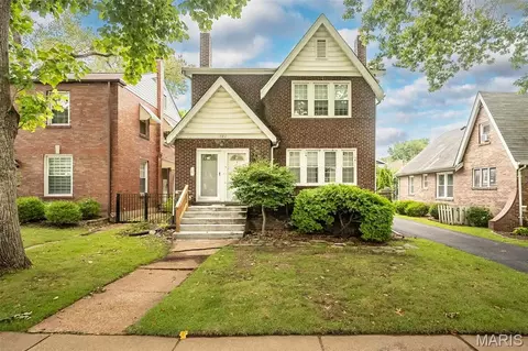 1102 Edward Ter, Saint Louis, MO 63117