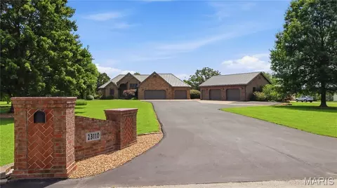 23110 Roselawn Dr, Lebanon, MO 65536
