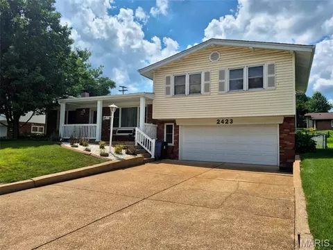 2423 Chaucer Ave, Overland, MO 63114