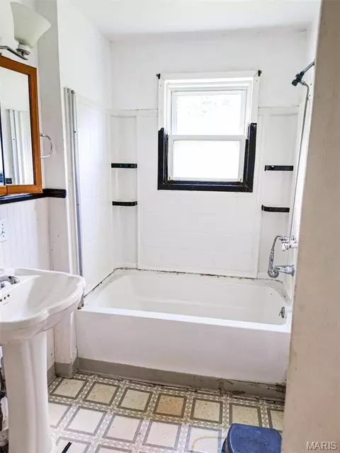 Bath - 1113 Hess Ave, Rolla, MO 65401 photo 1 of 1