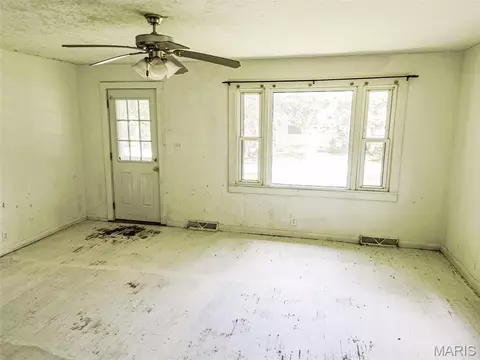 Living - 1113 Hess Ave, Rolla, MO 65401 photo 1 of 1