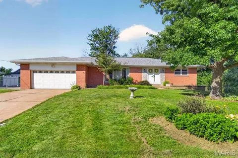 4956 Theiss Rd, Saint Louis, MO 63128