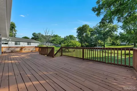Exterior - 400 Coventry Ln, Manchester, MO 63021 photo 7 of 12