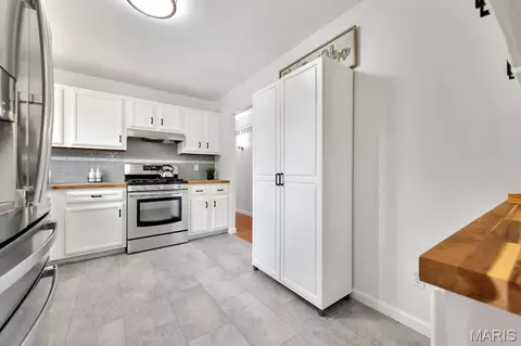 Kitchen - 400 Coventry Ln, Manchester, MO 63021 photo 1 of 4