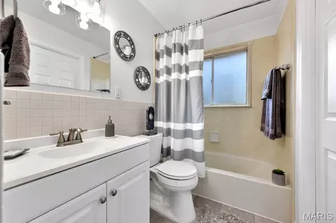 Bath - 400 Coventry Ln, Manchester, MO 63021 photo 1 of 3