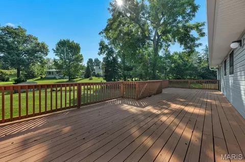 Exterior - 400 Coventry Ln, Manchester, MO 63021 photo 6 of 12