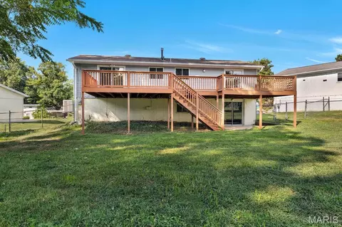 Exterior - 400 Coventry Ln, Manchester, MO 63021 photo 10 of 12