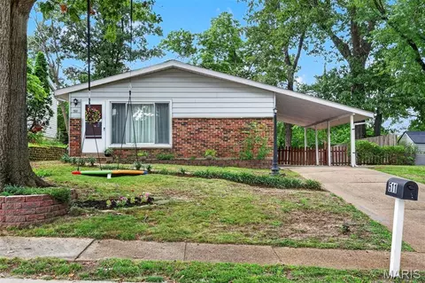 511 Joshua Dr, Crestwood, MO 63126