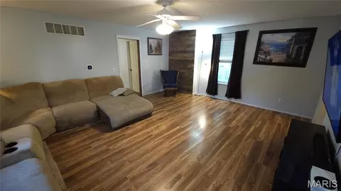 Entry Way - 11 W Industrial Dr, Gerald, MO 63037 photo 1 of 4