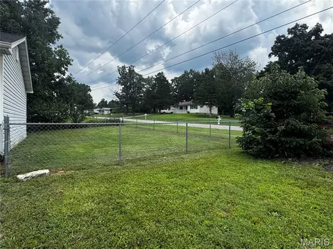 Exterior - 11 W Industrial Dr, Gerald, MO 63037 photo 4 of 5