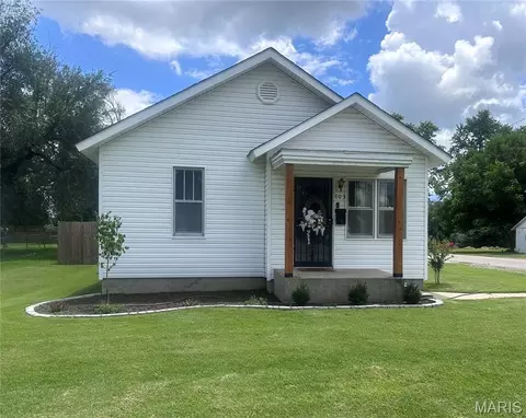 803 E Kathleen St, Sikeston, MO 63801