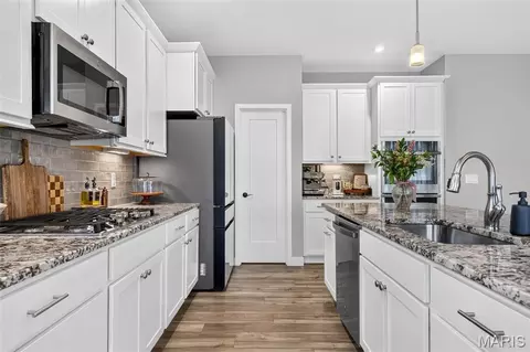 Kitchen - 809 Upland Loop, O'fallon, MO 63368 photo 6 of 7
