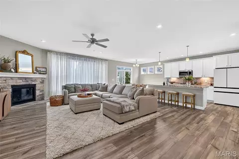 Living - 809 Upland Loop, O'fallon, MO 63368 photo 1 of 4