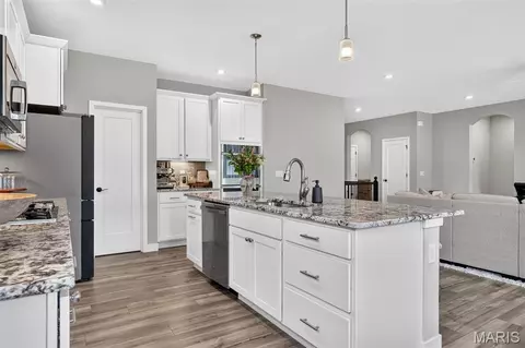 Kitchen - 809 Upland Loop, O'fallon, MO 63368 photo 5 of 7