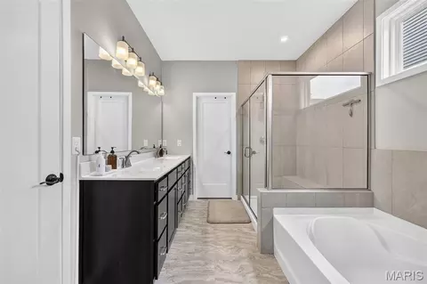 Bath - 809 Upland Loop, O'fallon, MO 63368 photo 2 of 6