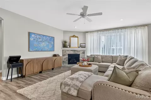 Living - 809 Upland Loop, O'fallon, MO 63368 photo 3 of 4