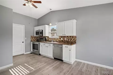 Entry Way - 6017 Cross Pointe Dr, Cedar Hill, MO 63016 photo 2 of 3