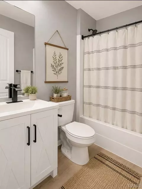 Bath - 6017 Cross Pointe Dr, Cedar Hill, MO 63016 photo 2 of 3