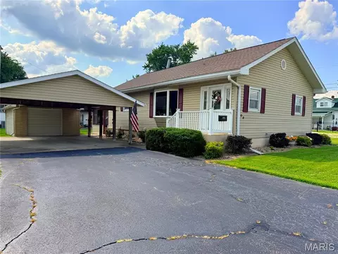 908 Staunton Rd, Gillespie, IL 62033