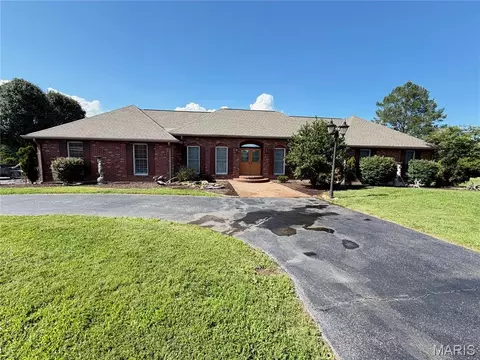 4885 Pioneer Rd, Hillsboro, MO 63050