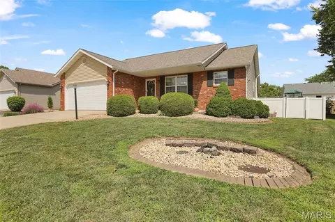 59 Julie Dr, Glen Carbon, IL 62034