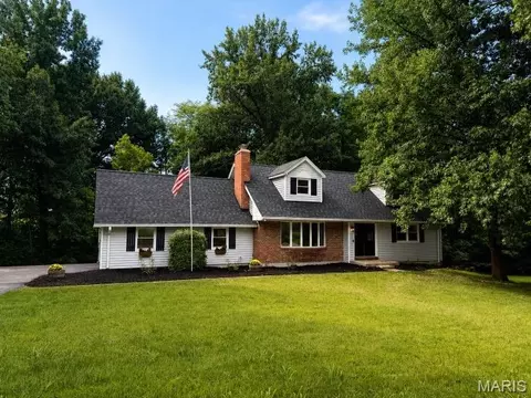 5935 Lafayette Dr, Weldon Spring, MO 63304