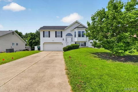 991 Sunset Farms Ct, Saint Charles, MO 63304