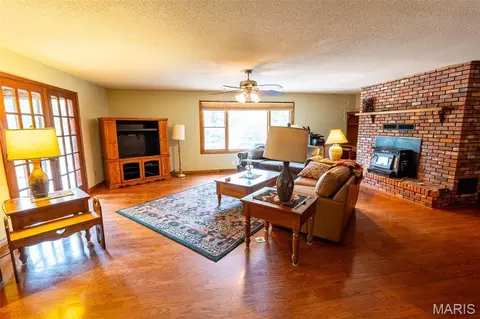 Living - 15655 County Road 5190, Rolla, MO 65401 photo 3 of 7