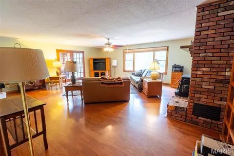 Living - 15655 County Road 5190, Rolla, MO 65401 photo 2 of 7