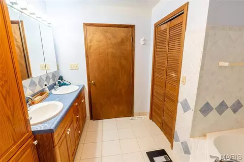 Bath - 15655 County Road 5190, Rolla, MO 65401 photo 4 of 7